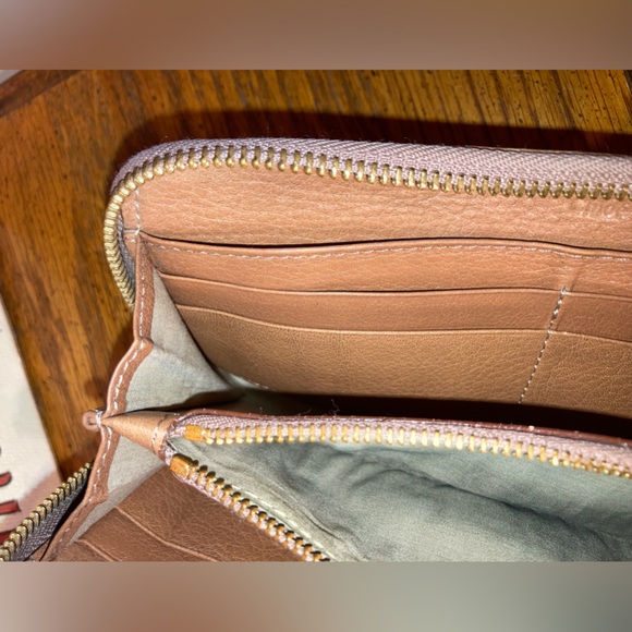 Chloe Metal Ribbon Zip Around Leather Wallet Tan/Carmel - Vintage - Picture 14 of 14